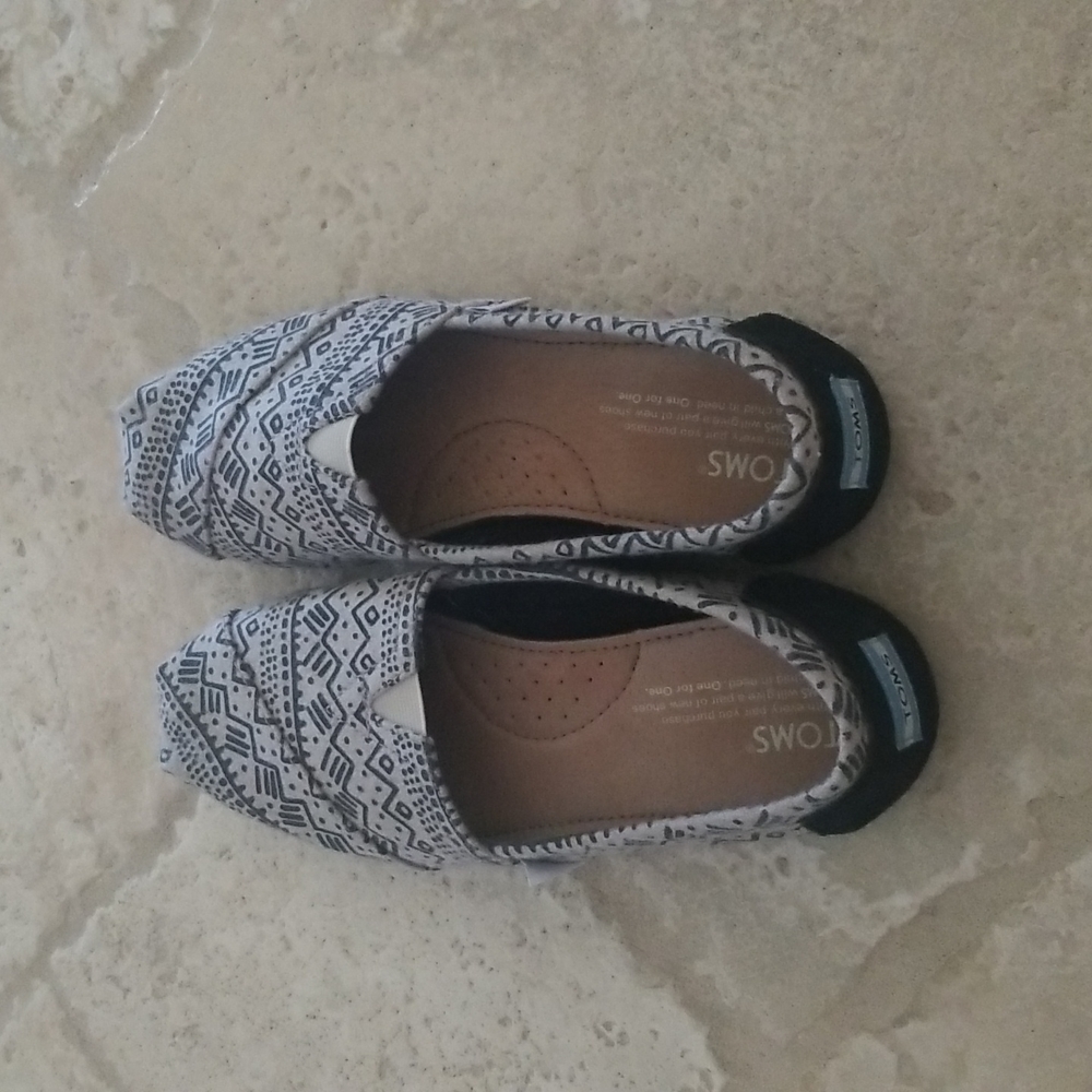 TOM'S